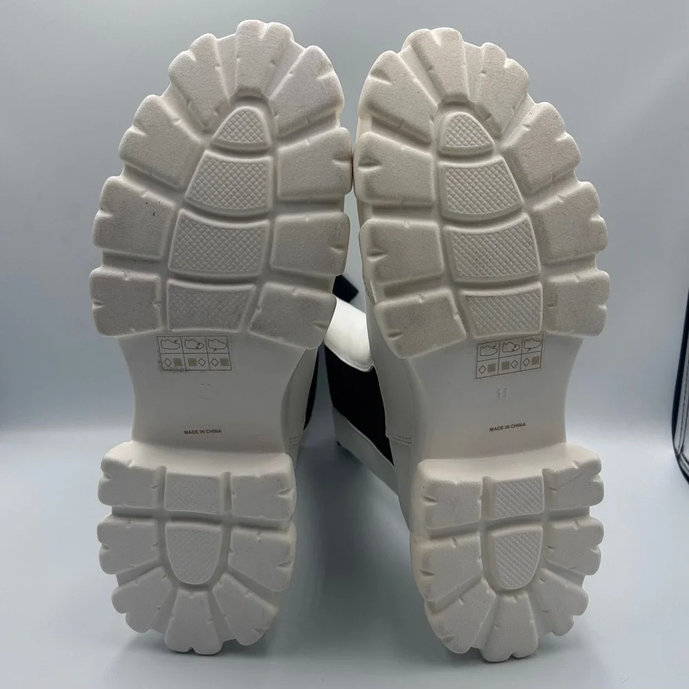 Unbranded modern chunky